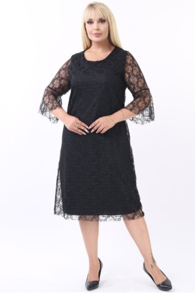 Juoda suknelė su nėriniais