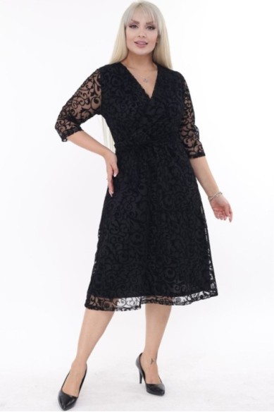 Juoda suknelė su nėriniais