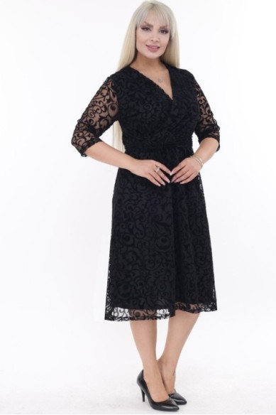 Juoda suknelė su nėriniais