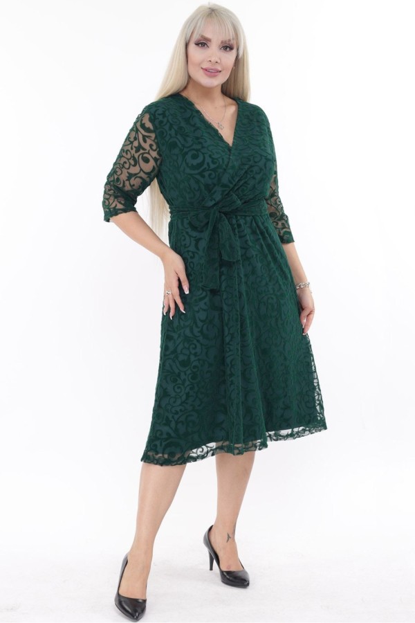 Žalia suknelė su iškirpte