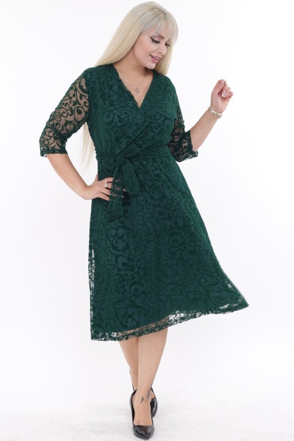 Žalia suknelė su iškirpte