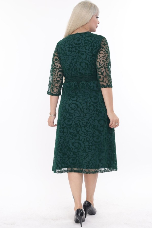 Žalia suknelė su iškirpte