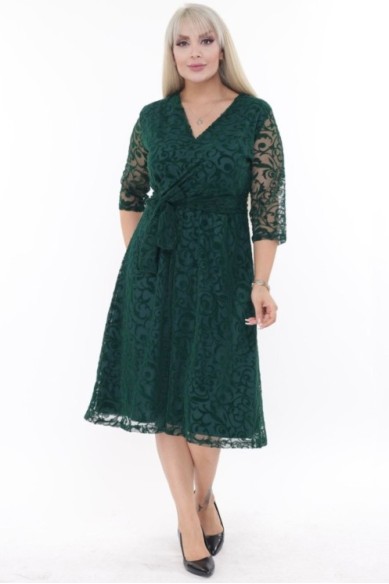 Žalia suknelė su iškirpte