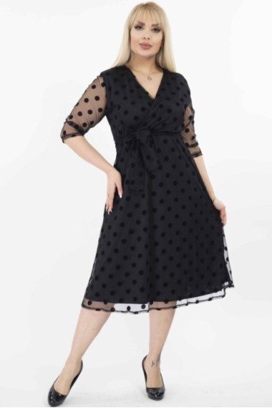 Juoda suknelė su rutuliukais
