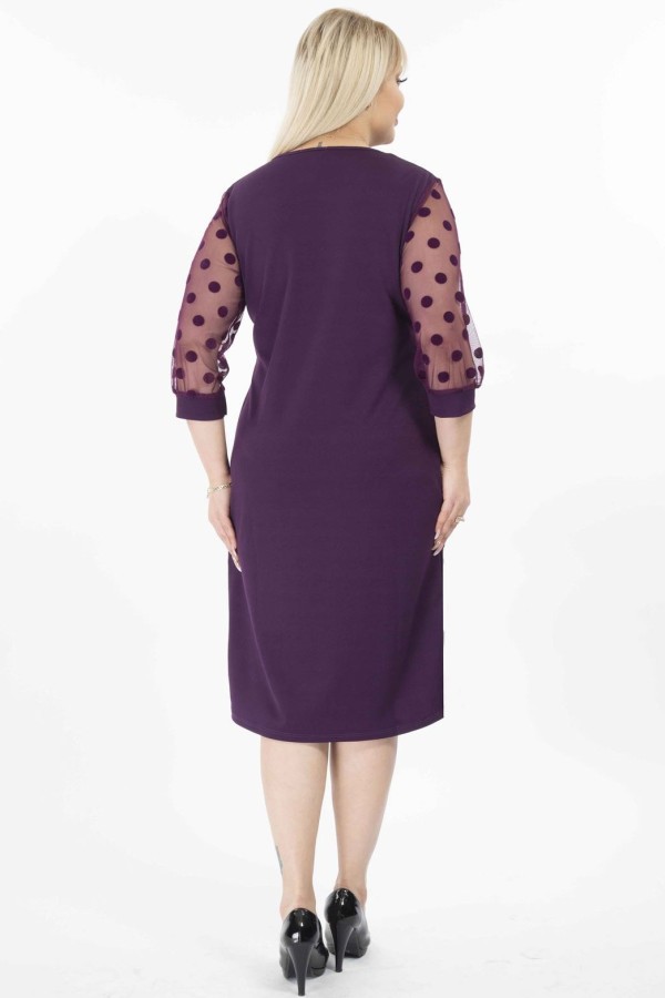 Violetinė suknelė su rutuliukais