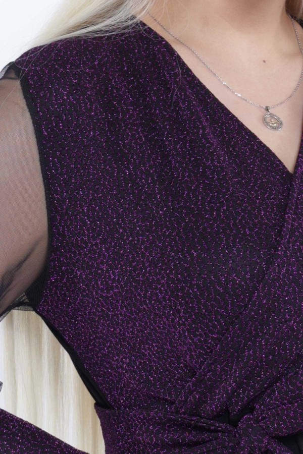 Elegantiška suknelė su iškirpte