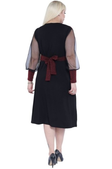 Elegantiška suknelė su iškirpte