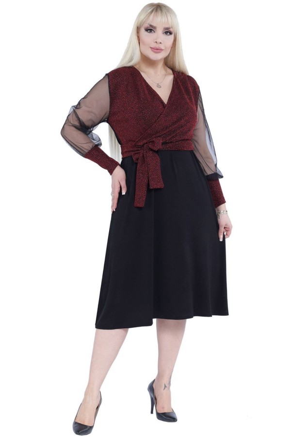 Elegantiška suknelė su iškirpte