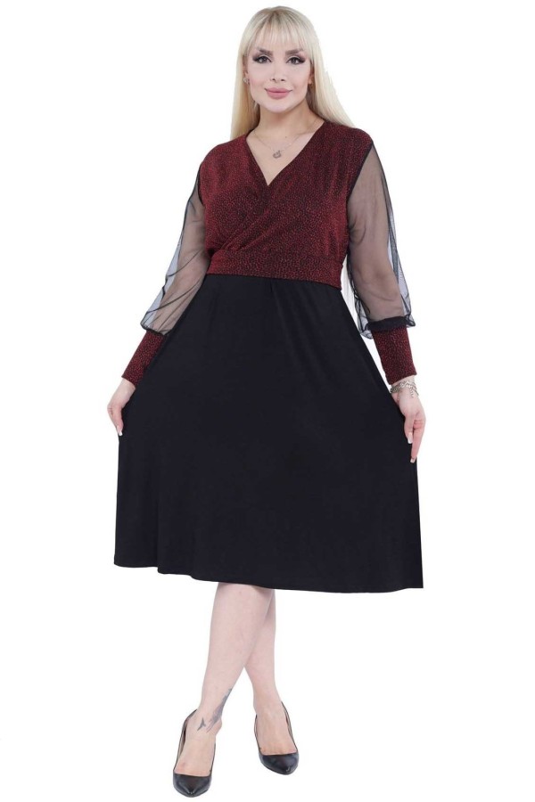 Elegantiška suknelė su iškirpte