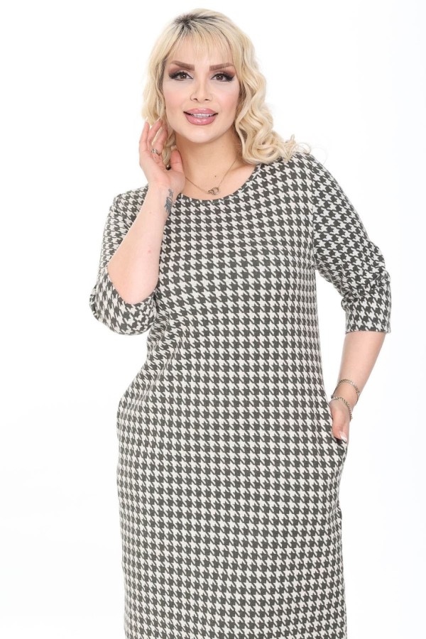 Suknelė su žasies kojelių raštais