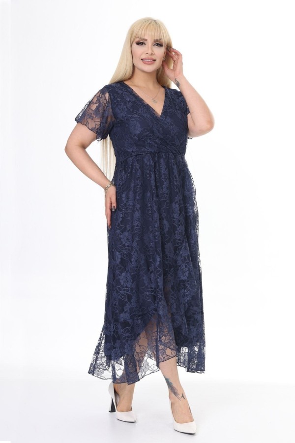 Puošni suknelė su nėriniais