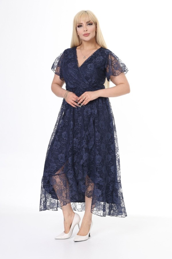 Puošni suknelė su nėriniais