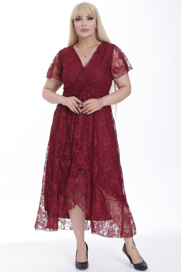 Puošni suknelė su nėriniais