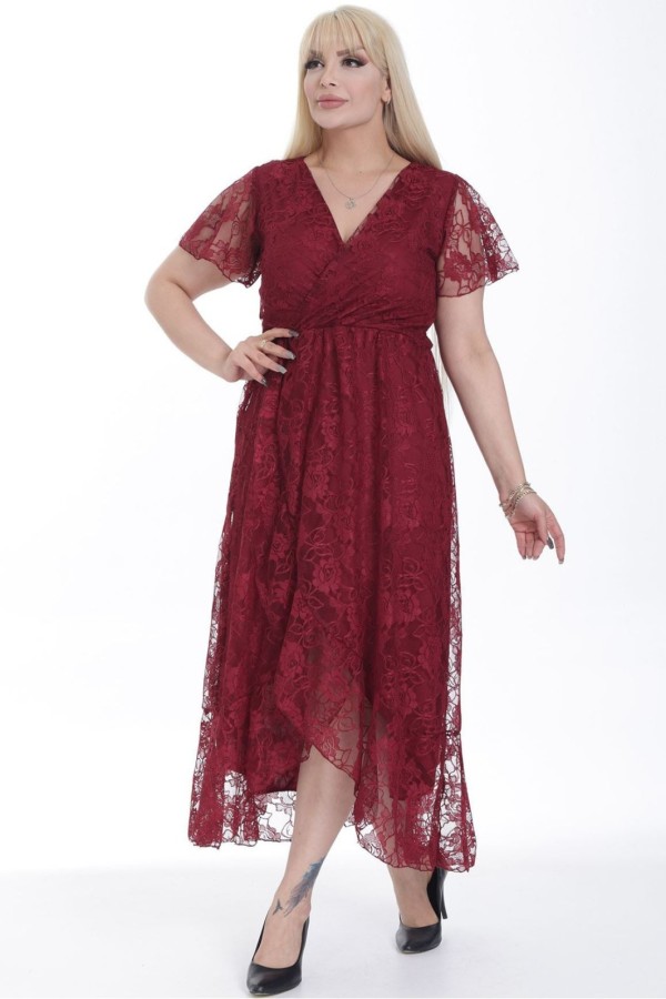 Puošni suknelė su nėriniais