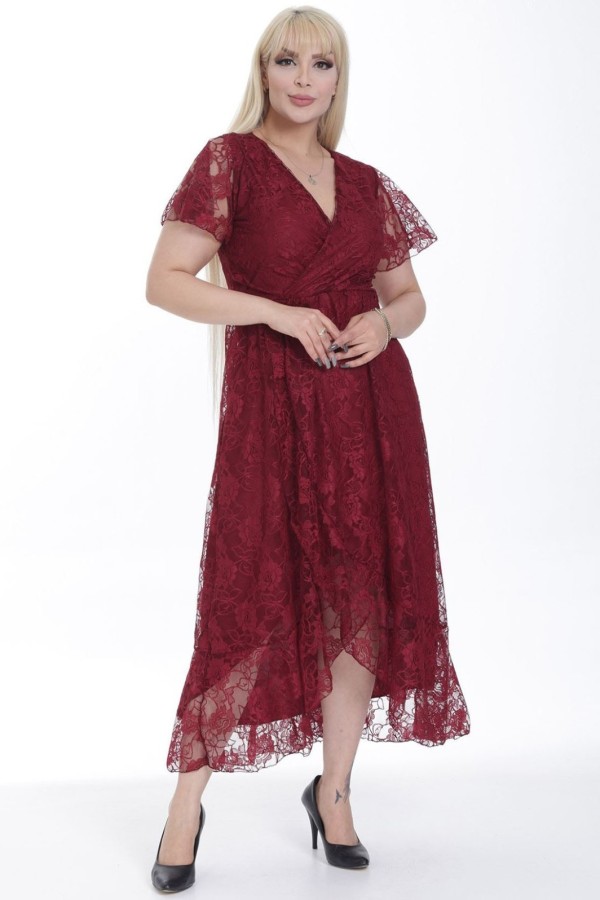 Puošni suknelė su nėriniais