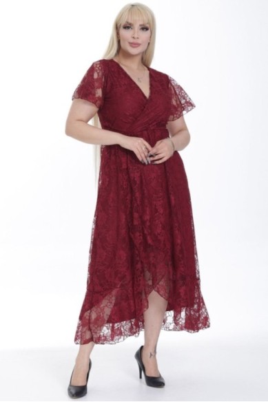 Puošni suknelė su nėriniais