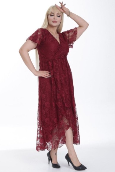 Puošni suknelė su nėriniais