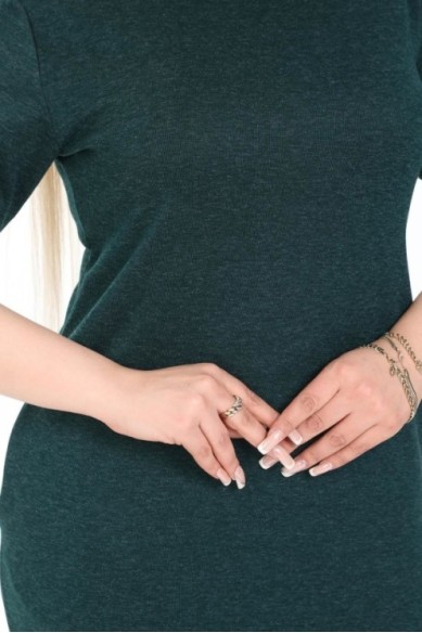 Tamsiai žalia suknelė