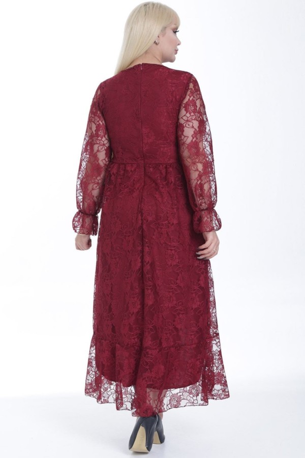 Ilga suknelė su nėriniais