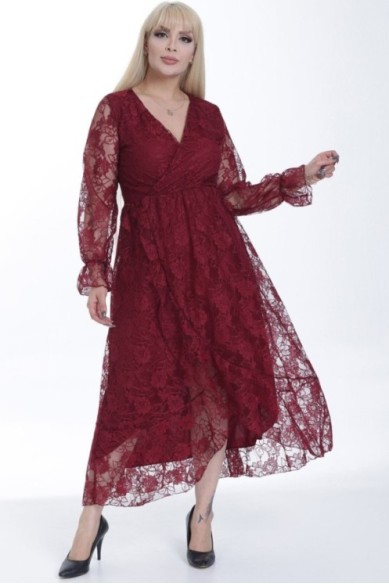 Ilga suknelė su nėriniais