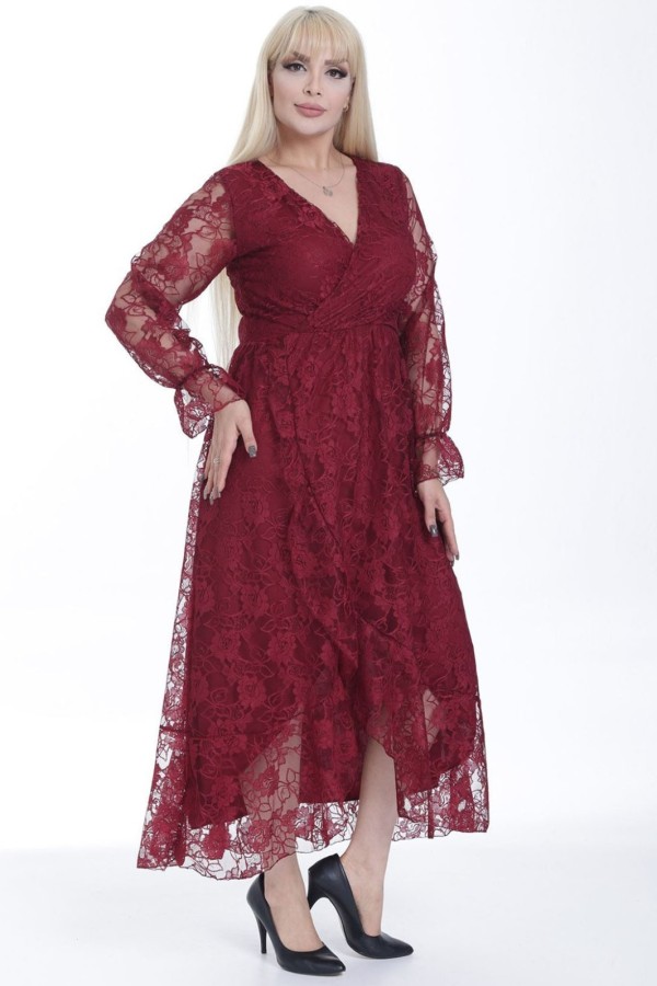 Ilga suknelė su nėriniais