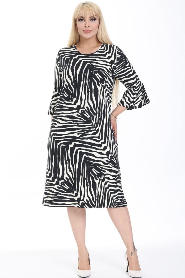 Juodai balta suknelė