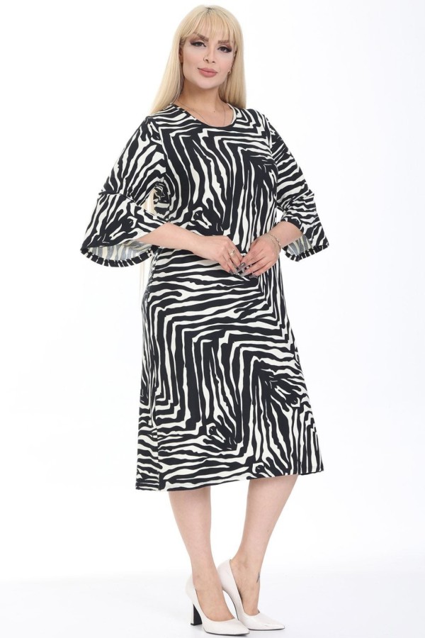 Juodai balta suknelė