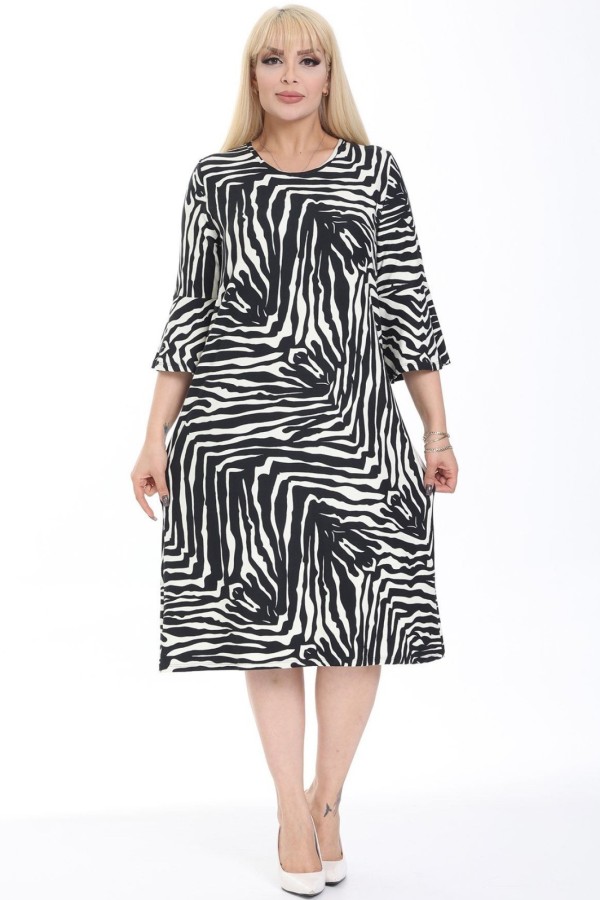 Juodai balta suknelė