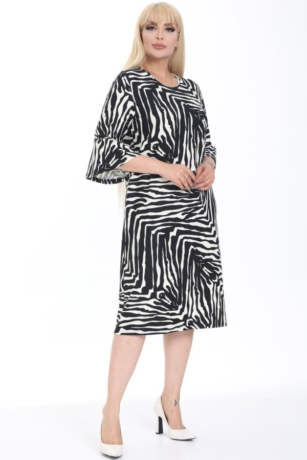 Juodai balta suknelė