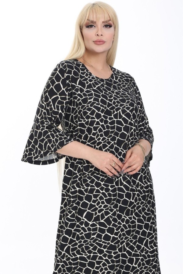 Juodai balta suknelė