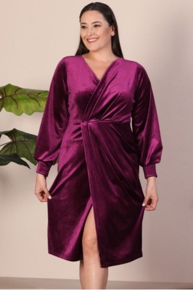 Veliūrinė suknelė su raukiniais