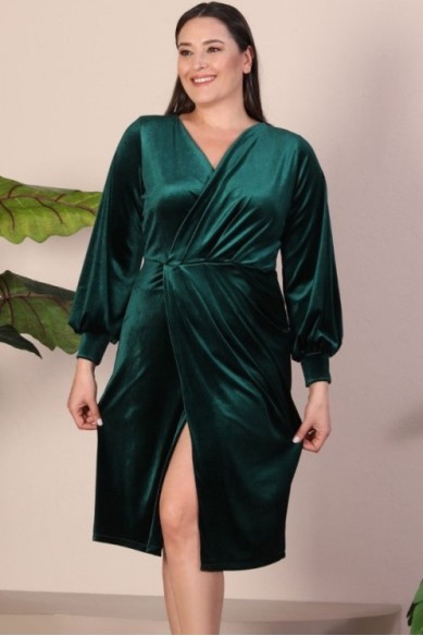 Veliūrinė suknelė su raukiniais