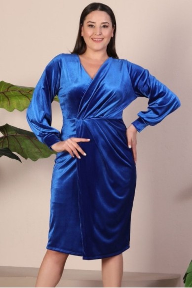 Veliūrinė suknelė su raukiniais