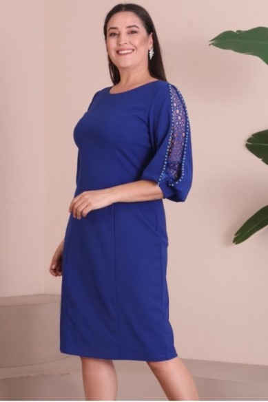 Suknelė su puošniomis rankovėmis