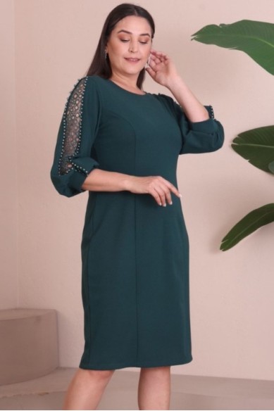 Suknelė su puošniomis rankovėmis