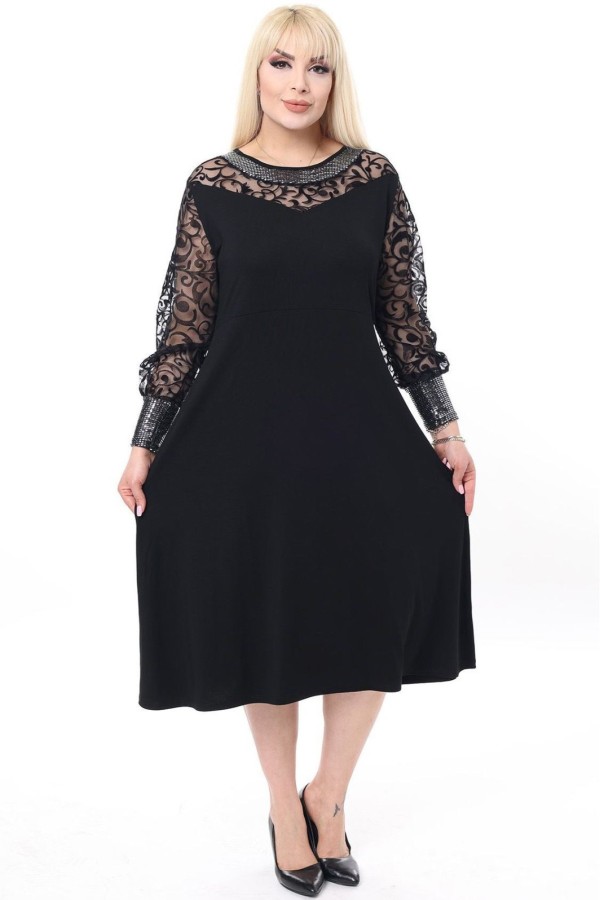 Juoda klasikinė suknelė