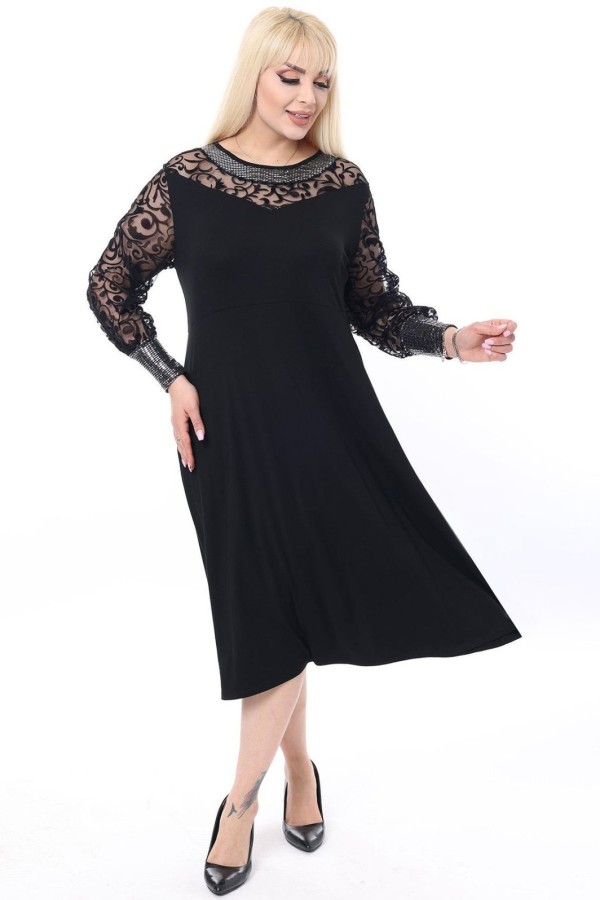 Juoda klasikinė suknelė