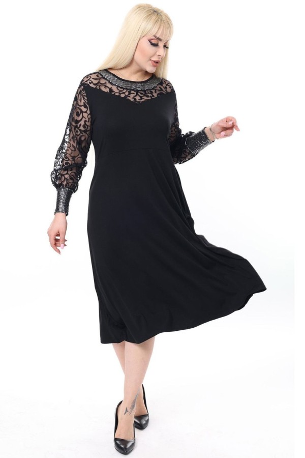 Juoda klasikinė suknelė