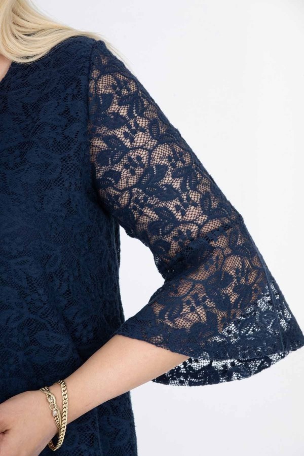 Tamsiai mėlyna suknelė