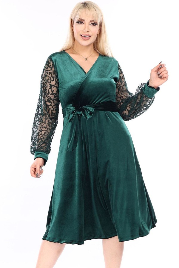 Žalia veliūrinė suknelė