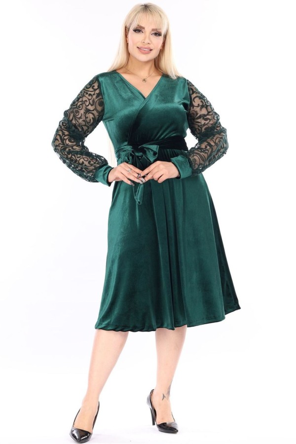 Žalia veliūrinė suknelė