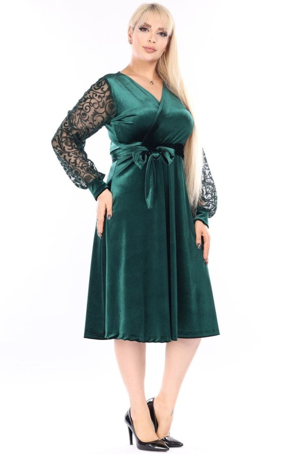 Žalia veliūrinė suknelė