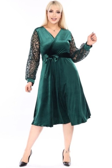 Žalia veliūrinė suknelė