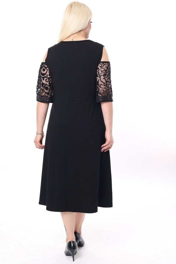 Juoda didelių dydžių suknelė