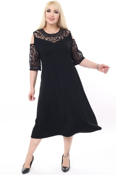 Juoda didelių dydžių suknelė