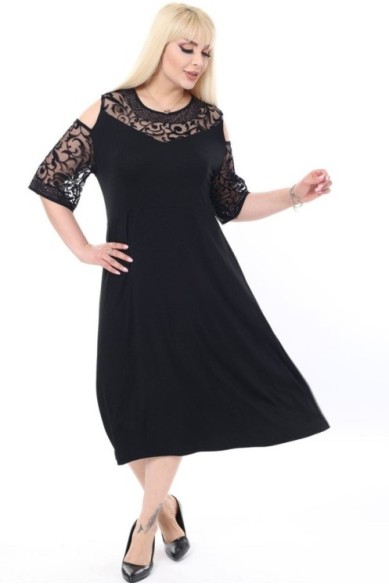 Juoda didelių dydžių suknelė