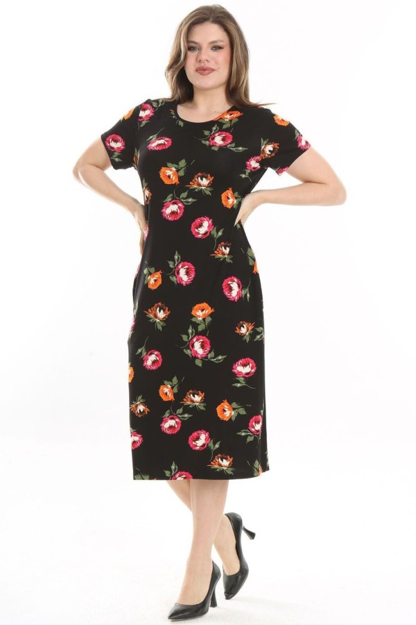 Juoda gėlėta suknelė apkūnioms