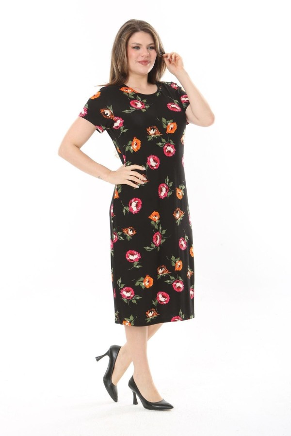 Juoda gėlėta suknelė apkūnioms