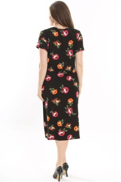 Juoda gėlėta suknelė apkūnioms