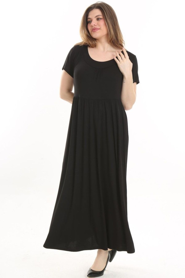 Ilga juoda suknelė apkūnioms